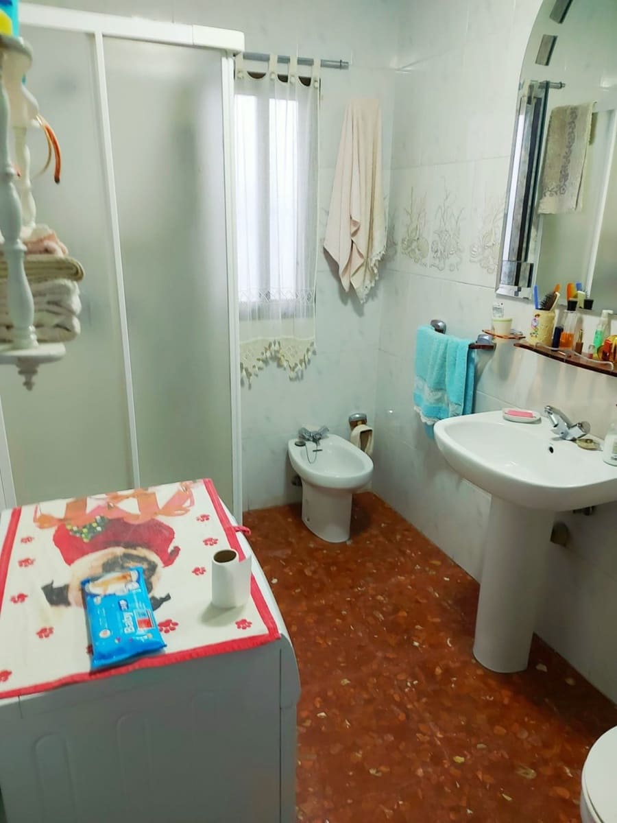 8 makuuhuone Omakotitalo myytävänä paikassa Cordoba kaupunki - 325 000 € (Ref: 9360085)