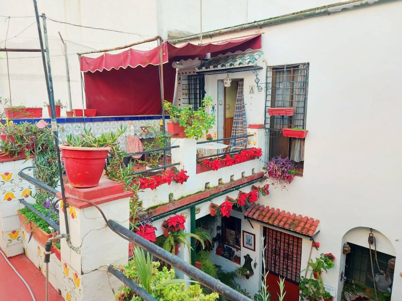 8 makuuhuone Omakotitalo myytävänä paikassa Cordoba kaupunki - 325 000 € (Ref: 9360085)