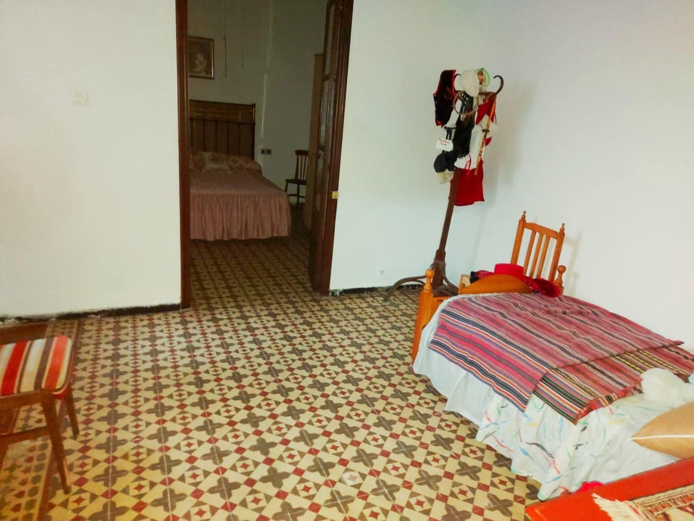 8 makuuhuone Omakotitalo myytävänä paikassa Cordoba kaupunki - 325 000 € (Ref: 9360085)