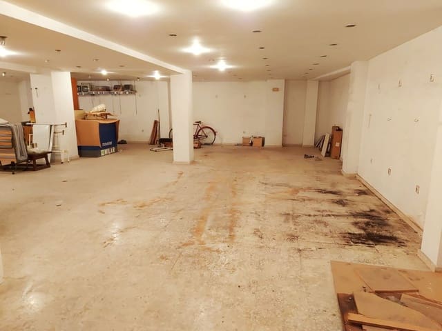 Commercial for rent in Ciudad Jardín, Córdoba city - € 650 (Ref: 9360086)