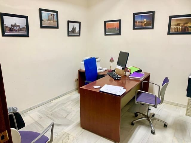 Oficina de 3 habitaciones en Centro, Córdoba ciudad en alquiler - 220 € (Ref: 9360088)