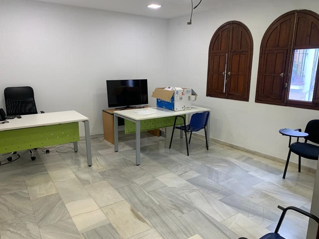 Oficina de 3 habitaciones en Córdoba ciudad en alquiler - 220 € (Ref: 9360088)