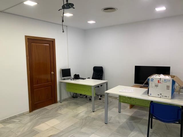 Oficina de 3 habitaciones en Centro, Córdoba ciudad en alquiler - 220 € (Ref: 9360088)