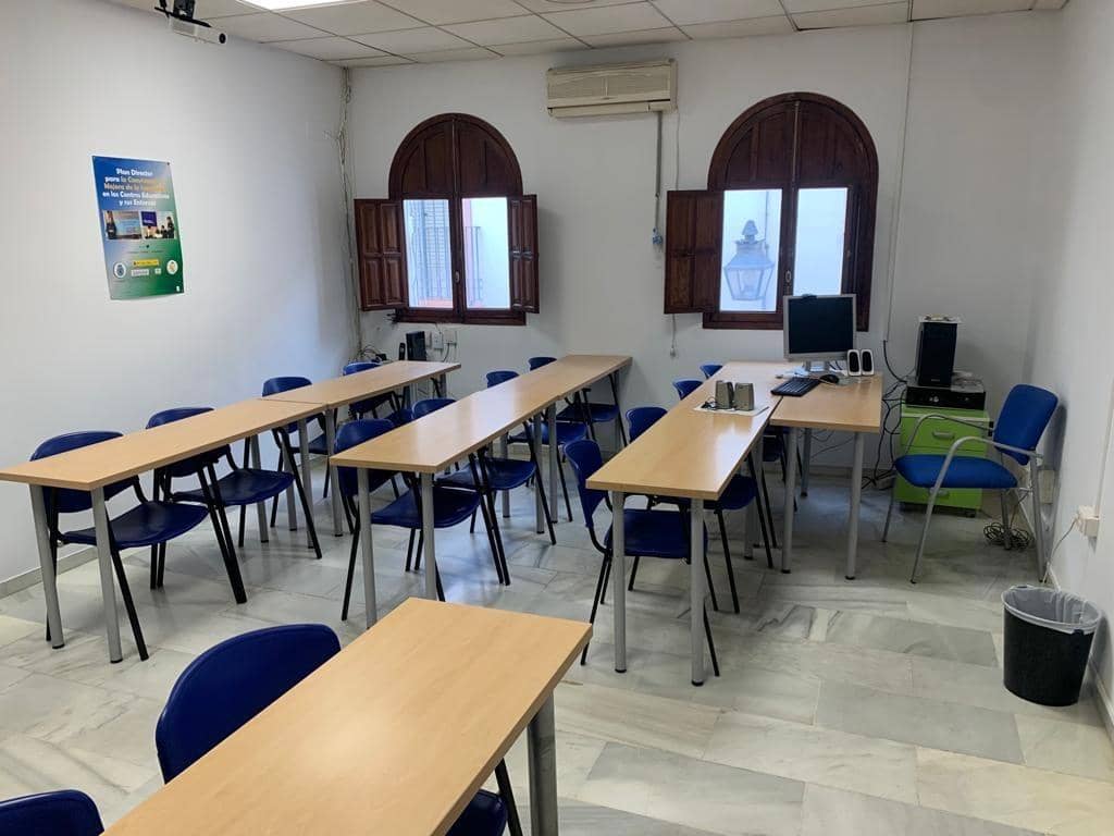 Oficina de 3 habitaciones en Córdoba ciudad en alquiler - 220 € (Ref: 9360088)