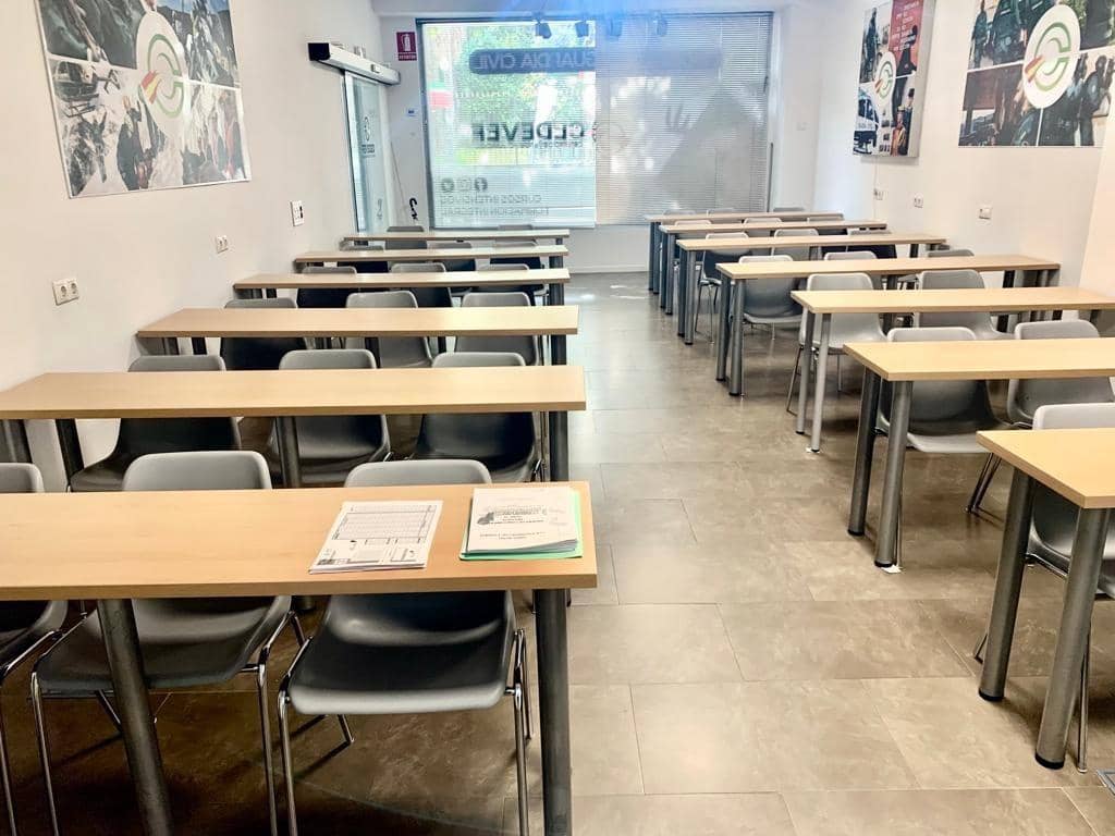 Oficina de 3 habitaciones en Córdoba ciudad en alquiler - 220 € (Ref: 9360088)