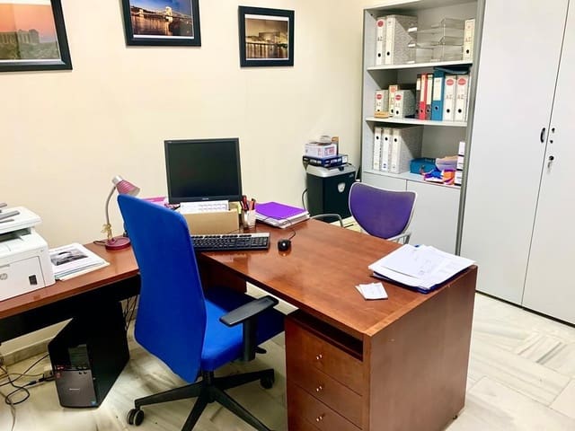 Oficina de 3 habitaciones en Centro, Córdoba ciudad en alquiler - 220 € (Ref: 9360088)