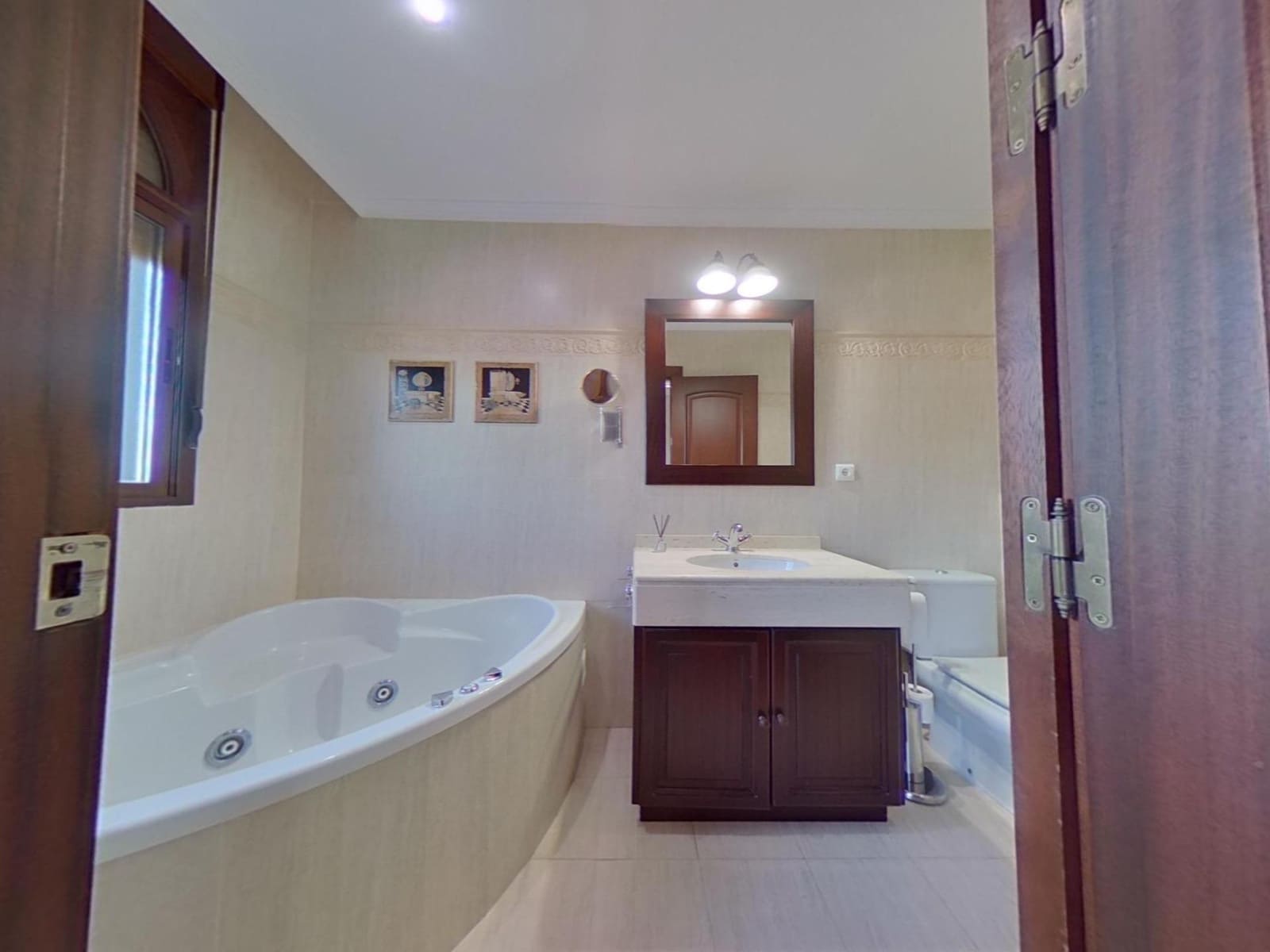 11 soveværelse Villa til salg i Cordoba by med swimmingpool garage - € 870.000 (Ref: 9362423)