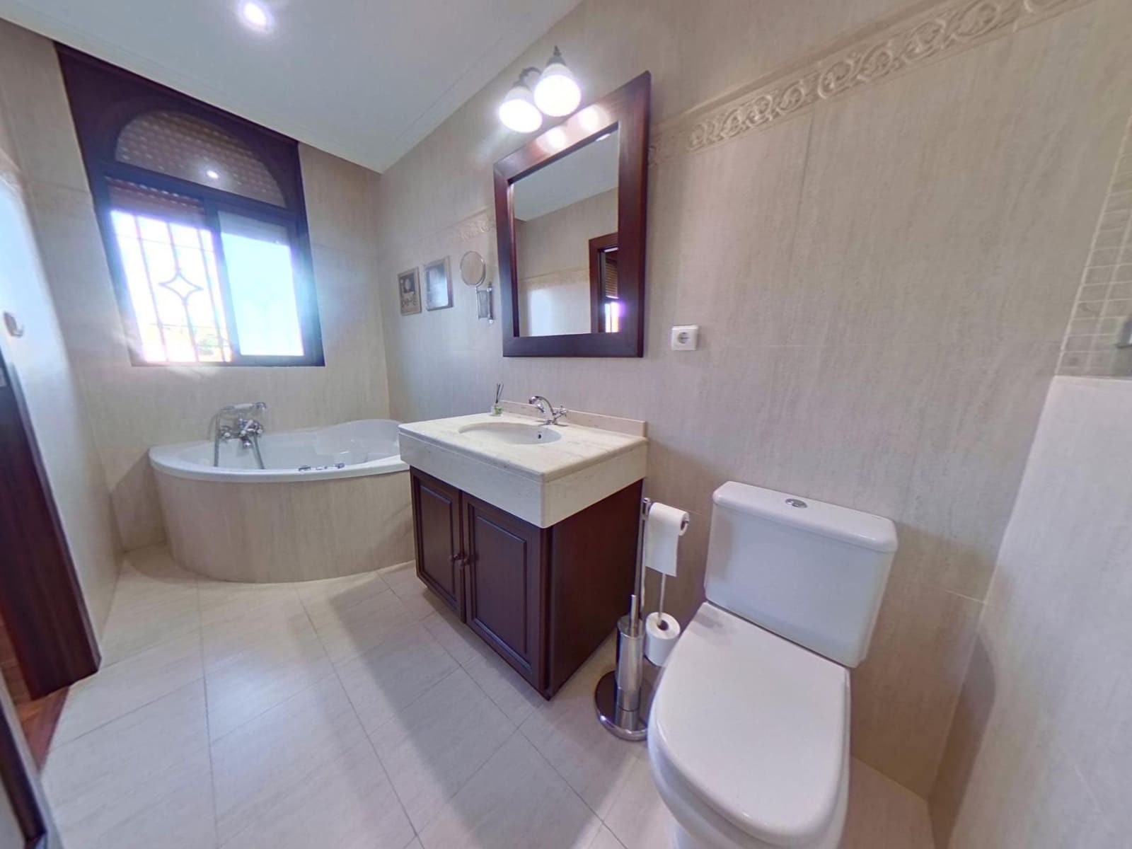 11 soveværelse Villa til salg i Cordoba by med swimmingpool garage - € 870.000 (Ref: 9362423)