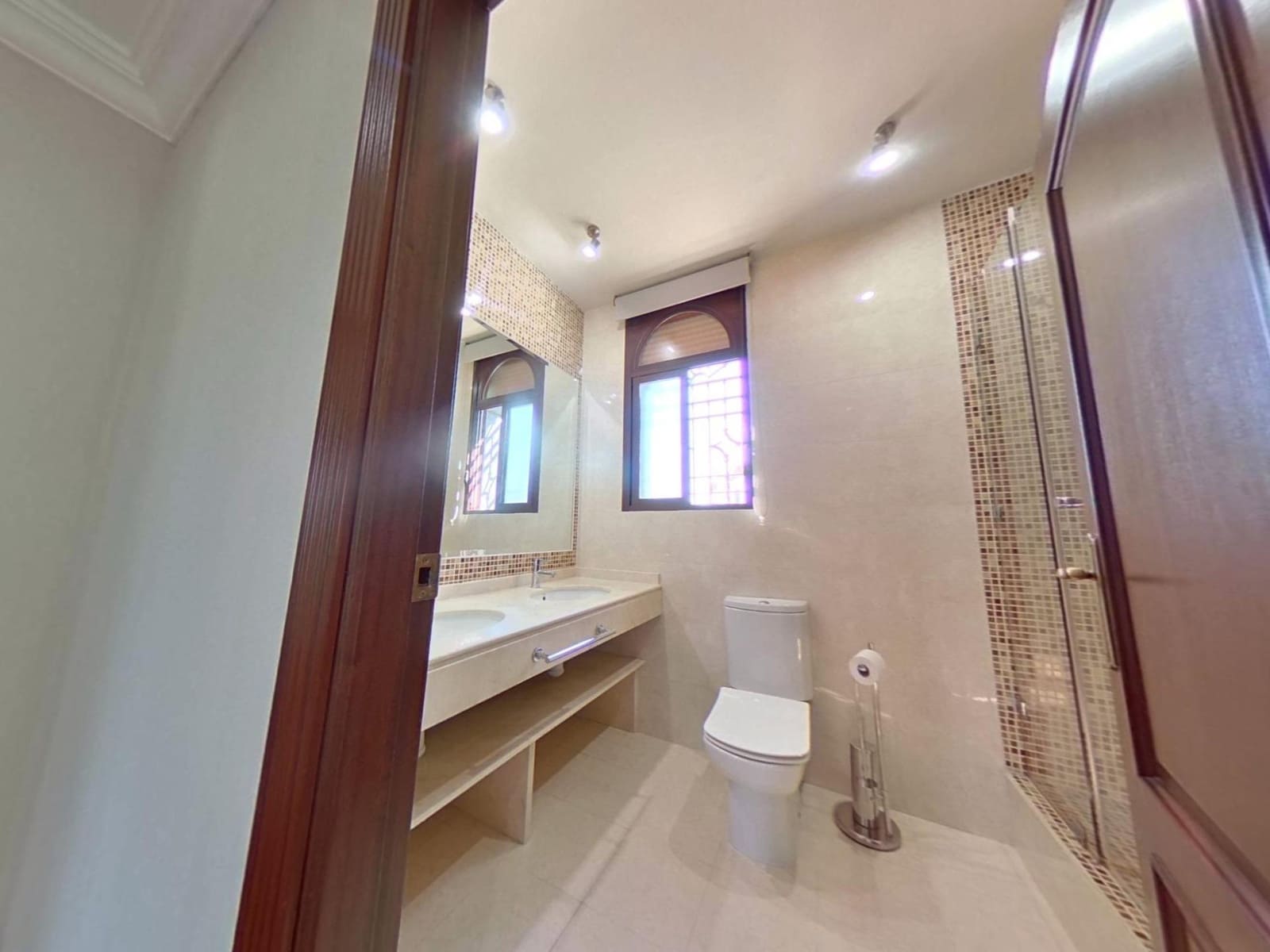 11 soveværelse Villa til salg i Cordoba by med swimmingpool garage - € 870.000 (Ref: 9362423)