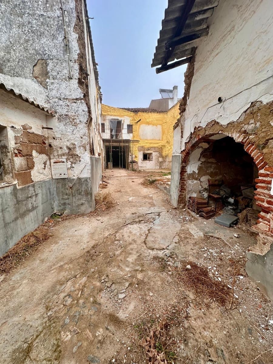 9 slaapkamer Huis te koop in Fuente Obejuna - € 50.000 (Ref: 9367644)