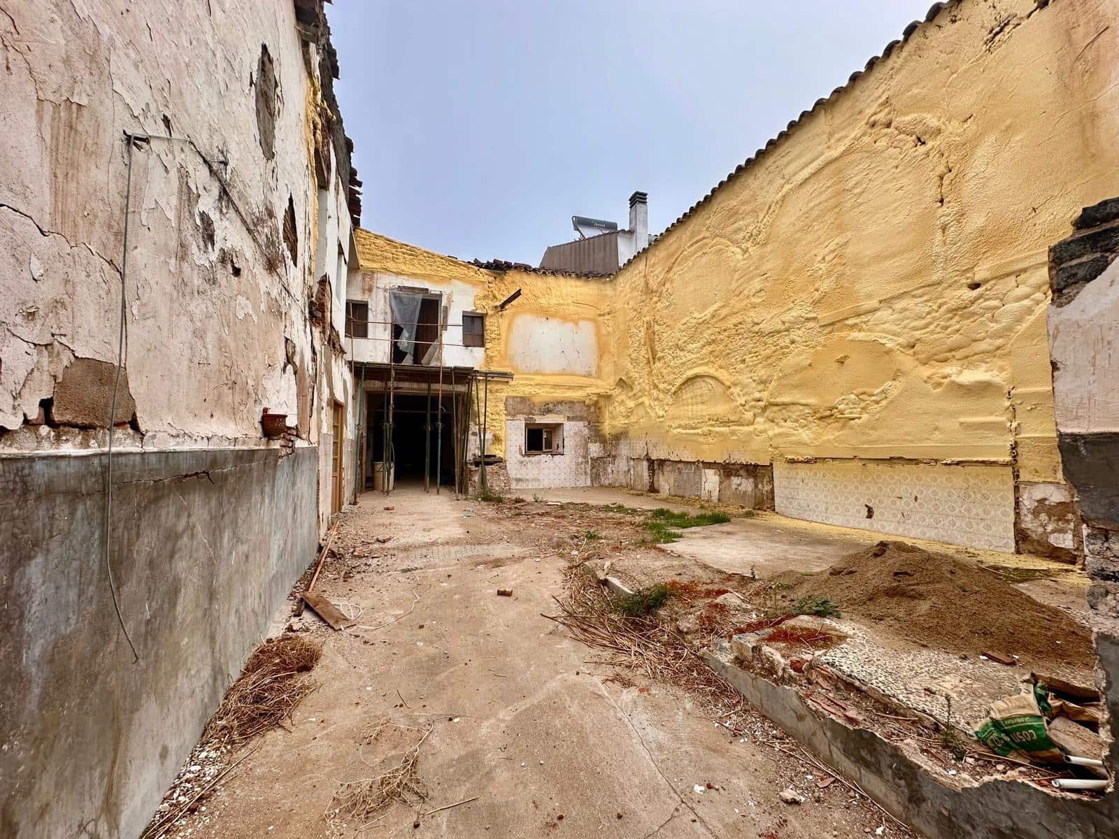 9 slaapkamer Huis te koop in Fuente Obejuna - € 50.000 (Ref: 9367644)