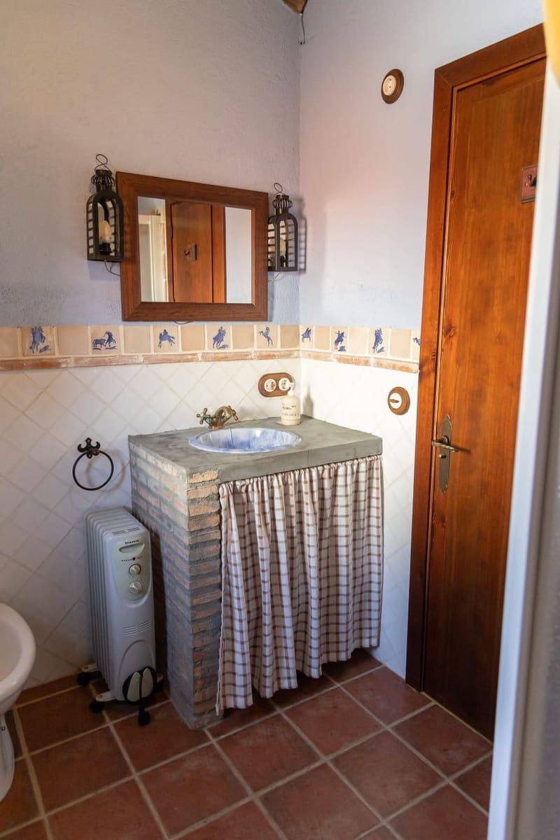 5 slaapkamer Finca/Landhuis te koop in Cordoba stad met zwembad - € 145.000 (Ref: 9383037)