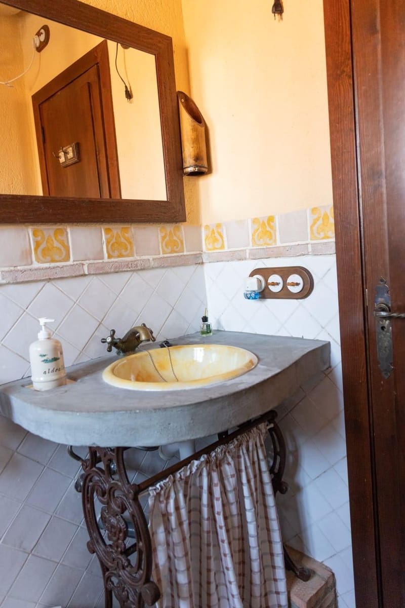 5 slaapkamer Finca/Landhuis te koop in Cordoba stad met zwembad - € 145.000 (Ref: 9383037)