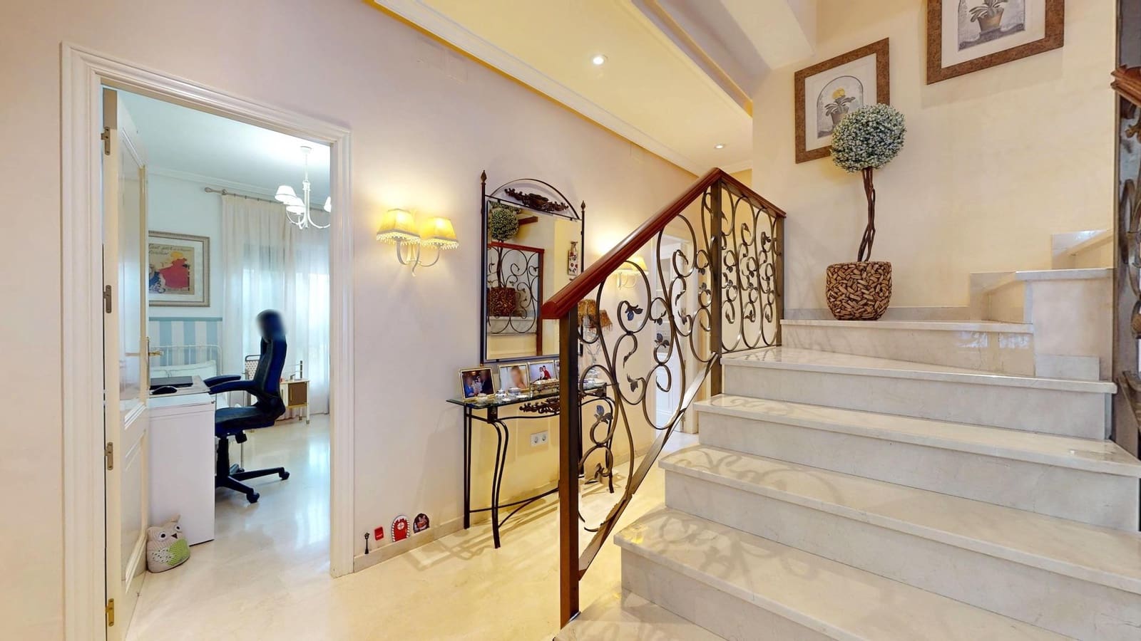 4 bedroom Villa for sale in Cordoba city with garage - € 170,000 (Ref: 9385700)