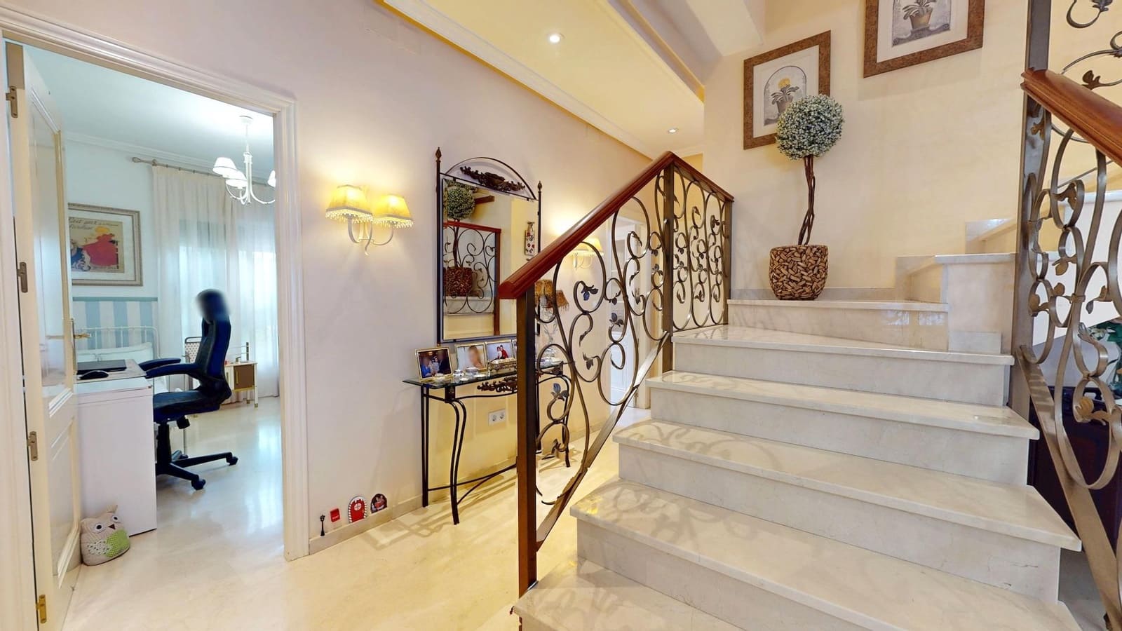 4 bedroom Villa for sale in Cordoba city with garage - € 170,000 (Ref: 9385700)