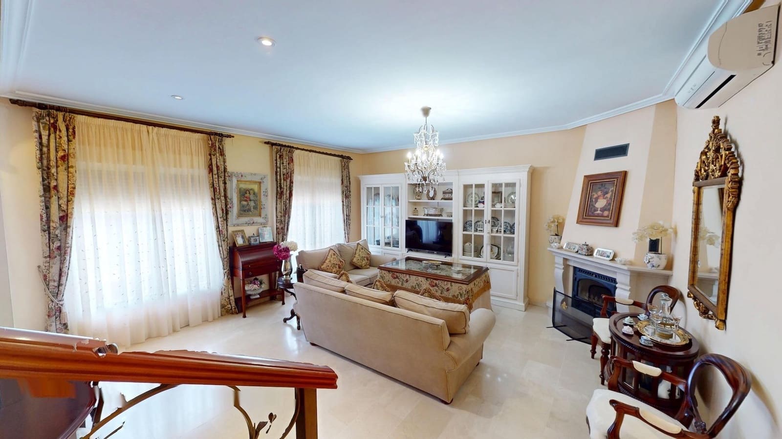 4 bedroom Villa for sale in Cordoba city with garage - € 170,000 (Ref: 9385700)