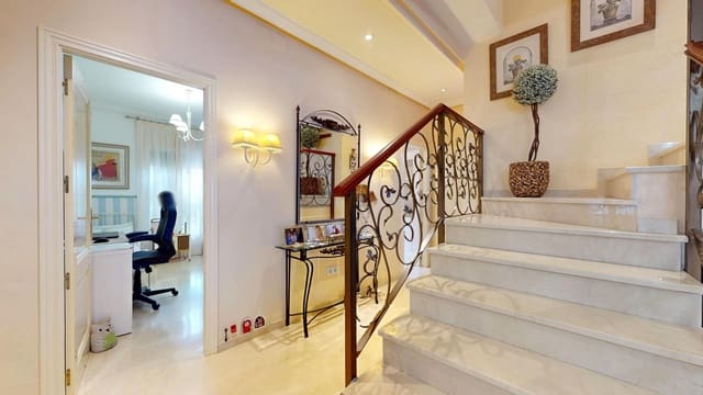 4 soveværelse Villa til salg i Córdoba by med garage - € 170.000 (Ref: 9385700)