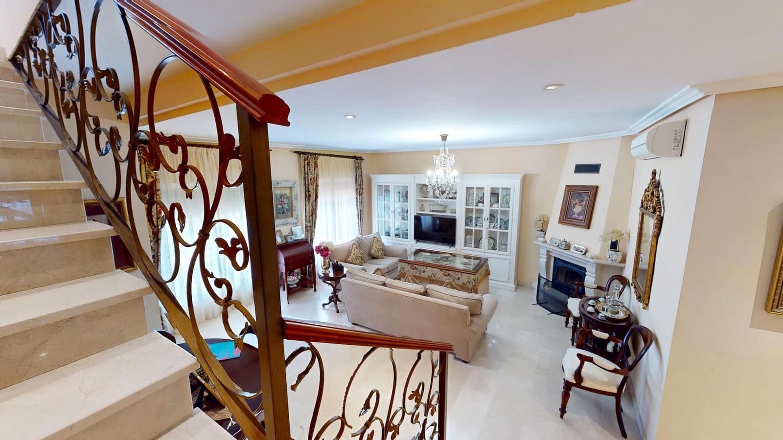 4 bedroom Villa for sale in Cordoba city with garage - € 170,000 (Ref: 9385700)