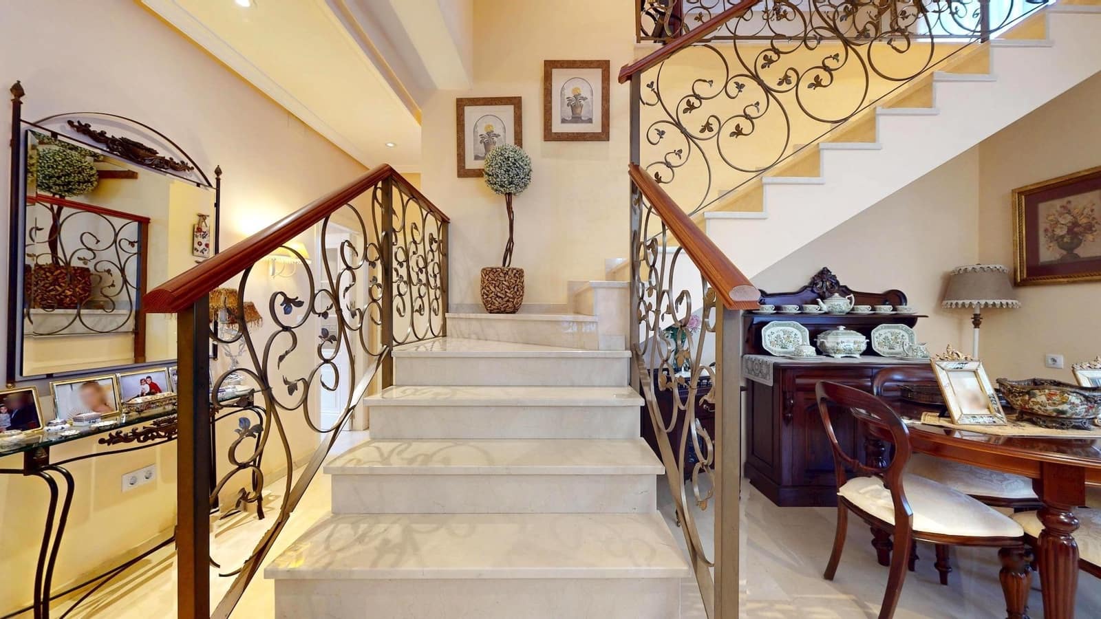 4 bedroom Villa for sale in Cordoba city with garage - € 170,000 (Ref: 9385700)