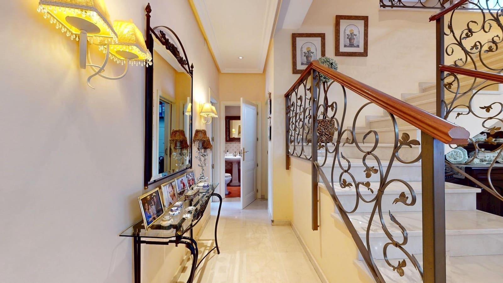 4 bedroom Villa for sale in Cordoba city with garage - € 170,000 (Ref: 9385700)