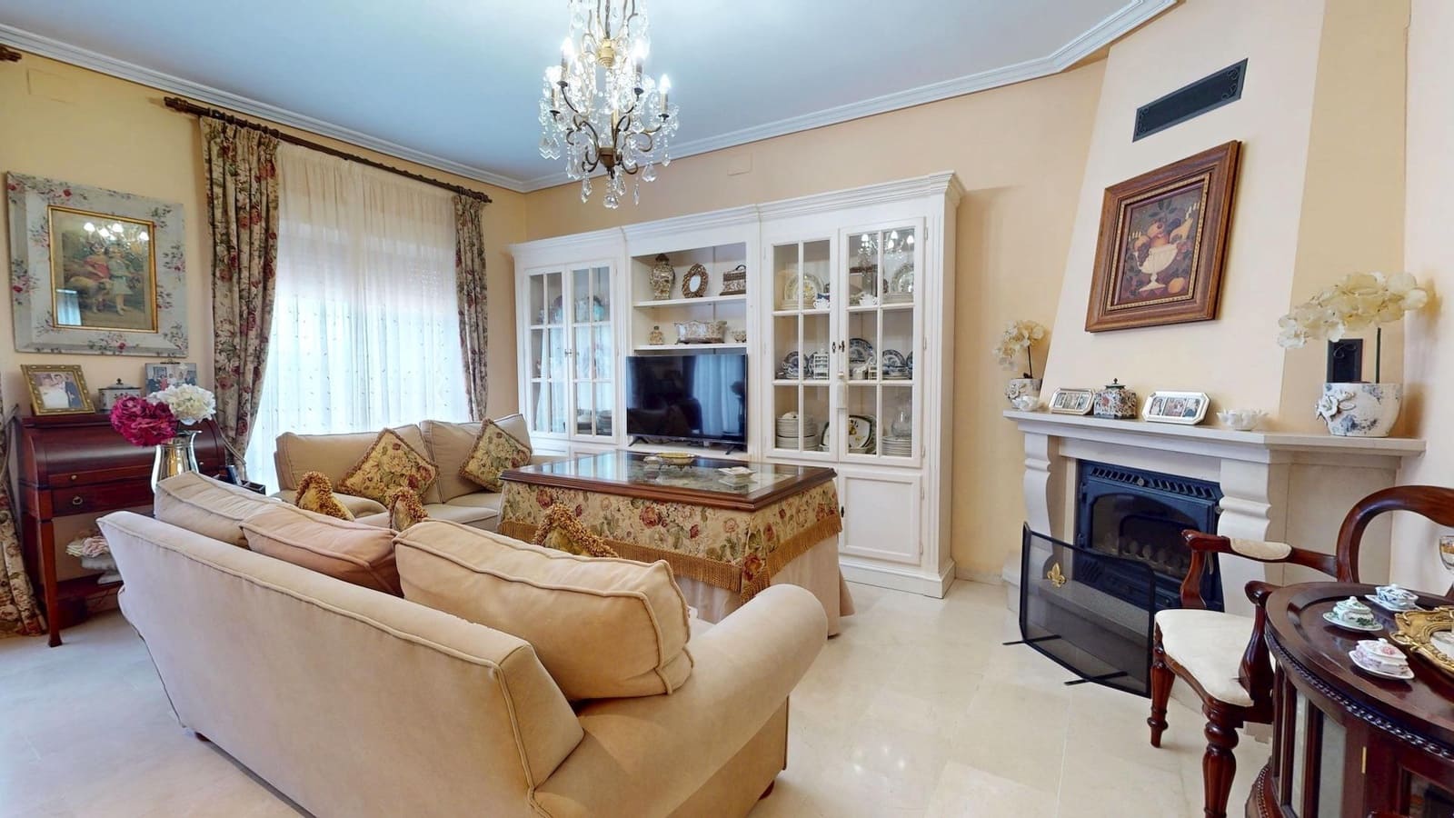 4 bedroom Villa for sale in Cordoba city with garage - € 170,000 (Ref: 9385700)