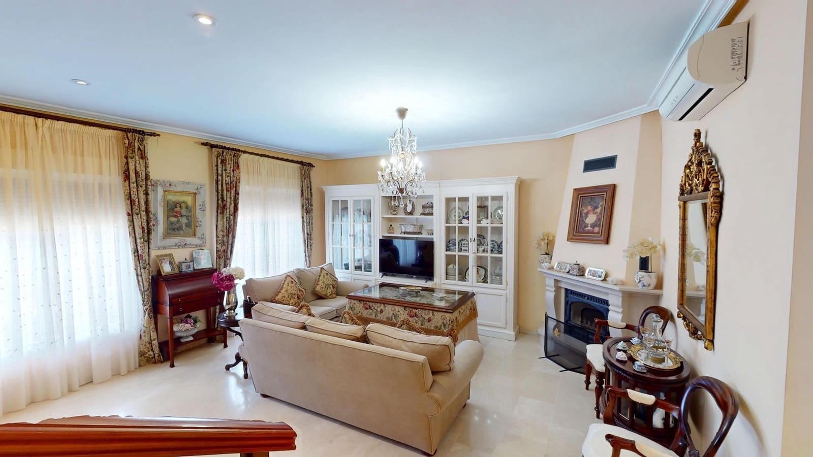 4 bedroom Villa for sale in Cordoba city with garage - € 170,000 (Ref: 9385700)