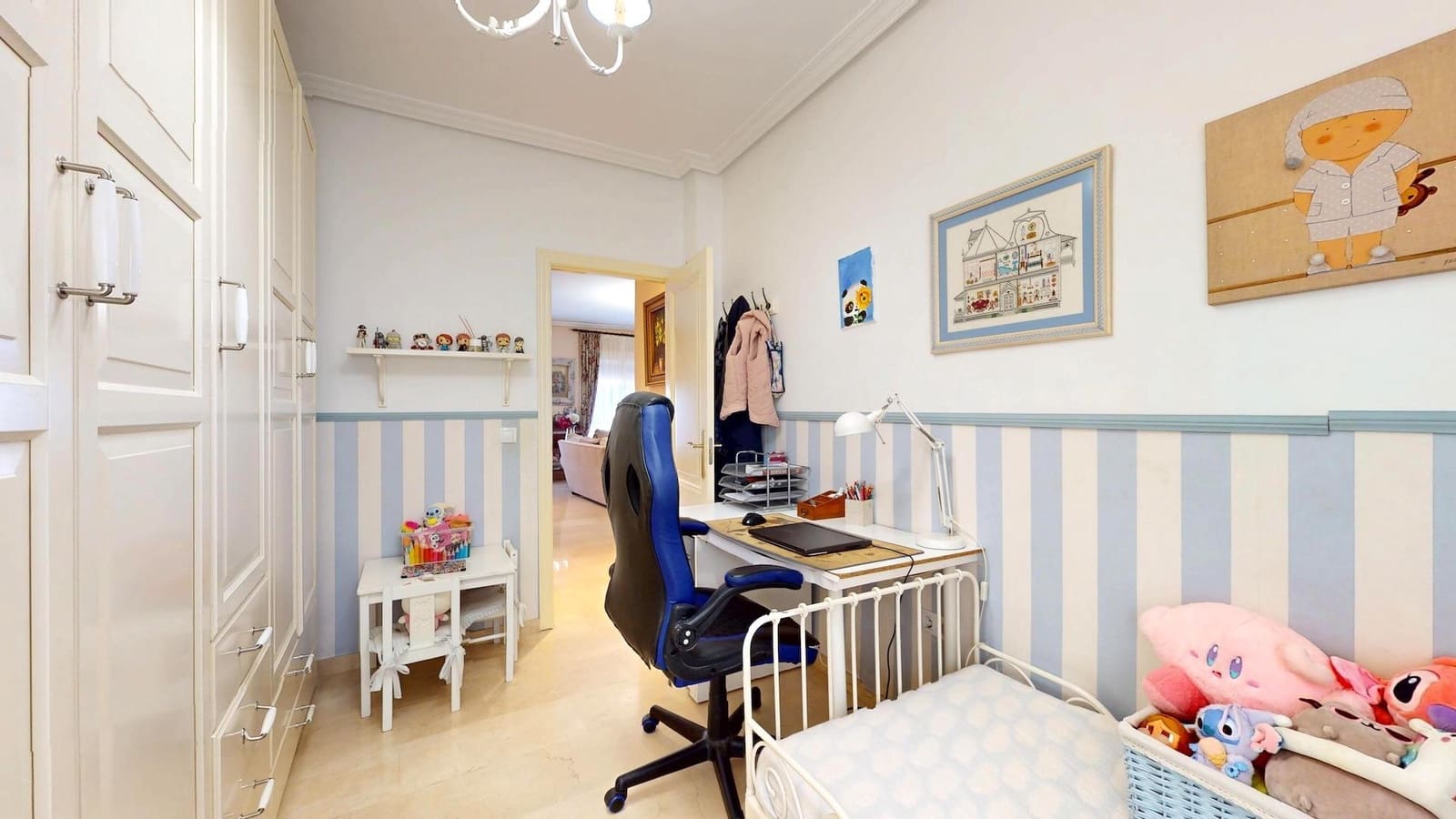 4 bedroom Villa for sale in Cordoba city with garage - € 170,000 (Ref: 9385700)