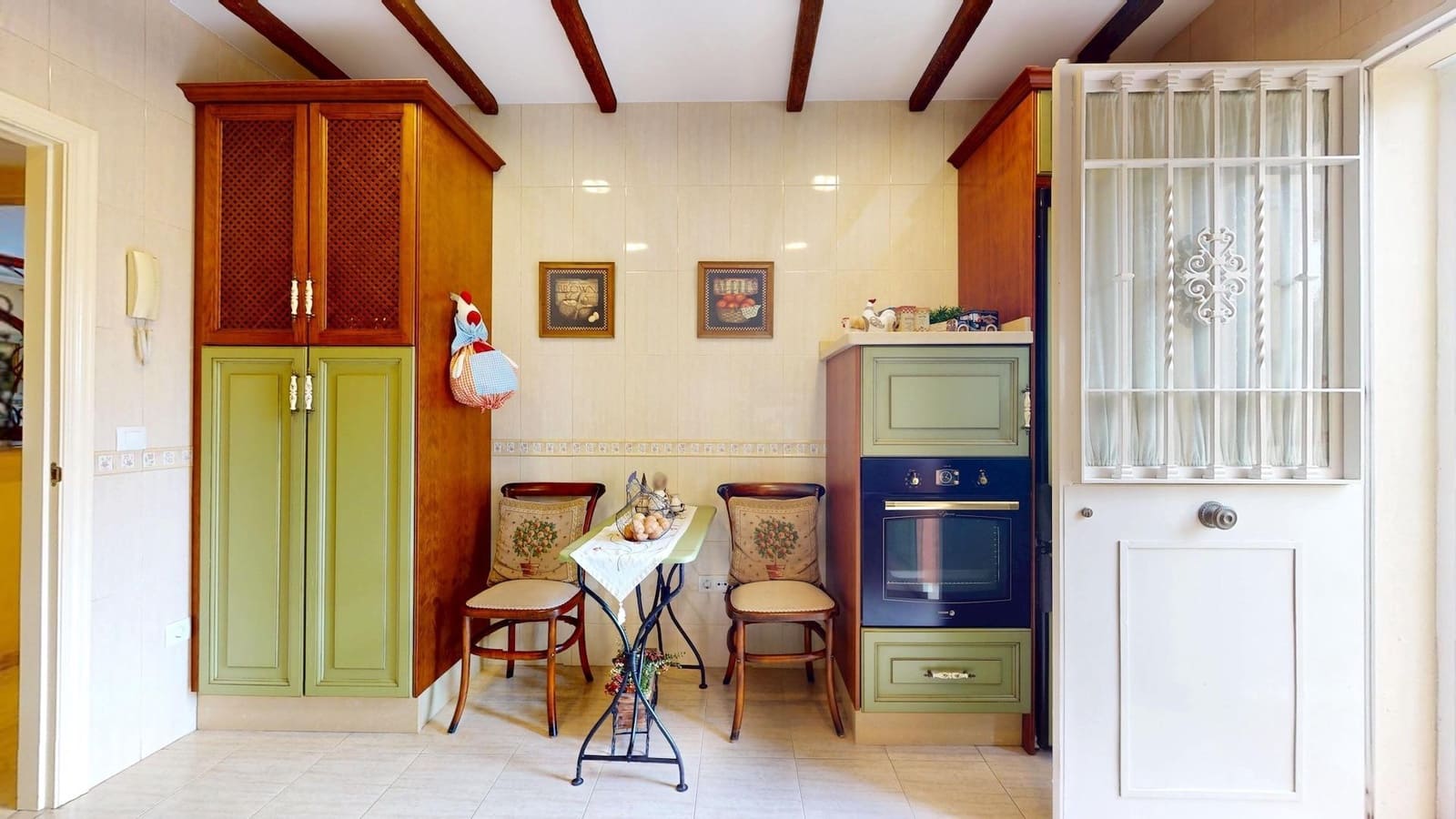 4 bedroom Villa for sale in Cordoba city with garage - € 170,000 (Ref: 9385700)