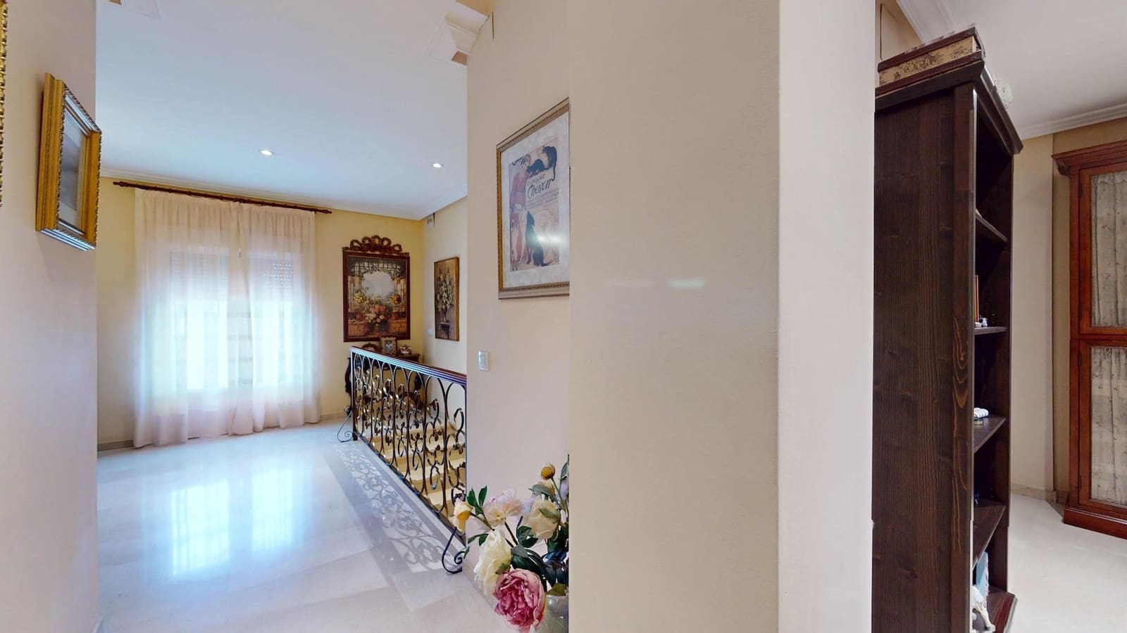 4 bedroom Villa for sale in Cordoba city with garage - € 170,000 (Ref: 9385700)