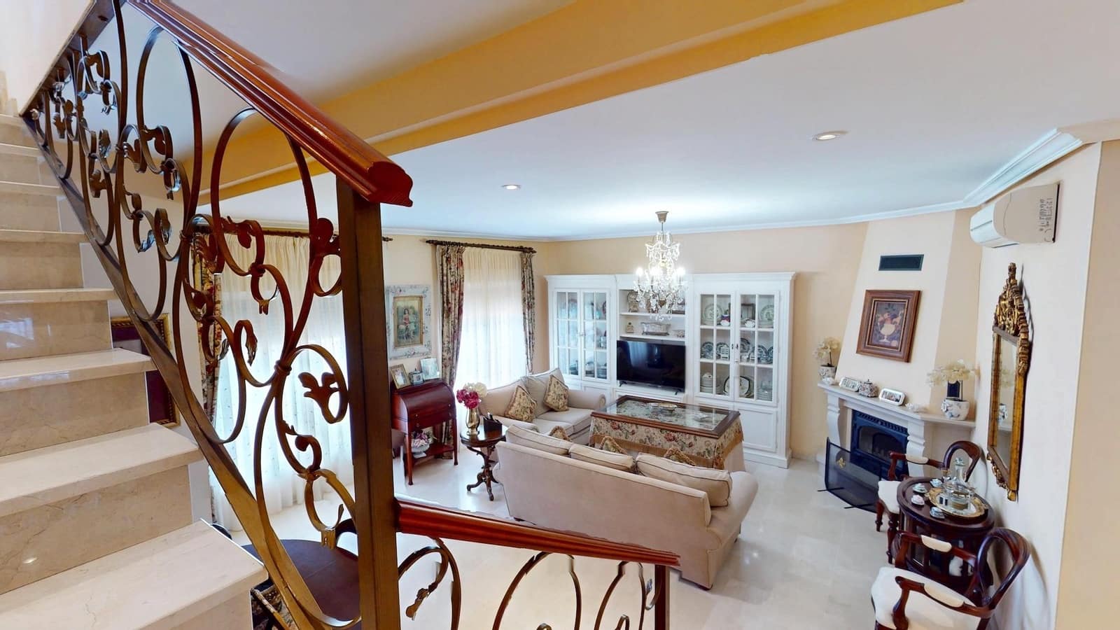 4 bedroom Villa for sale in Cordoba city with garage - € 170,000 (Ref: 9385700)