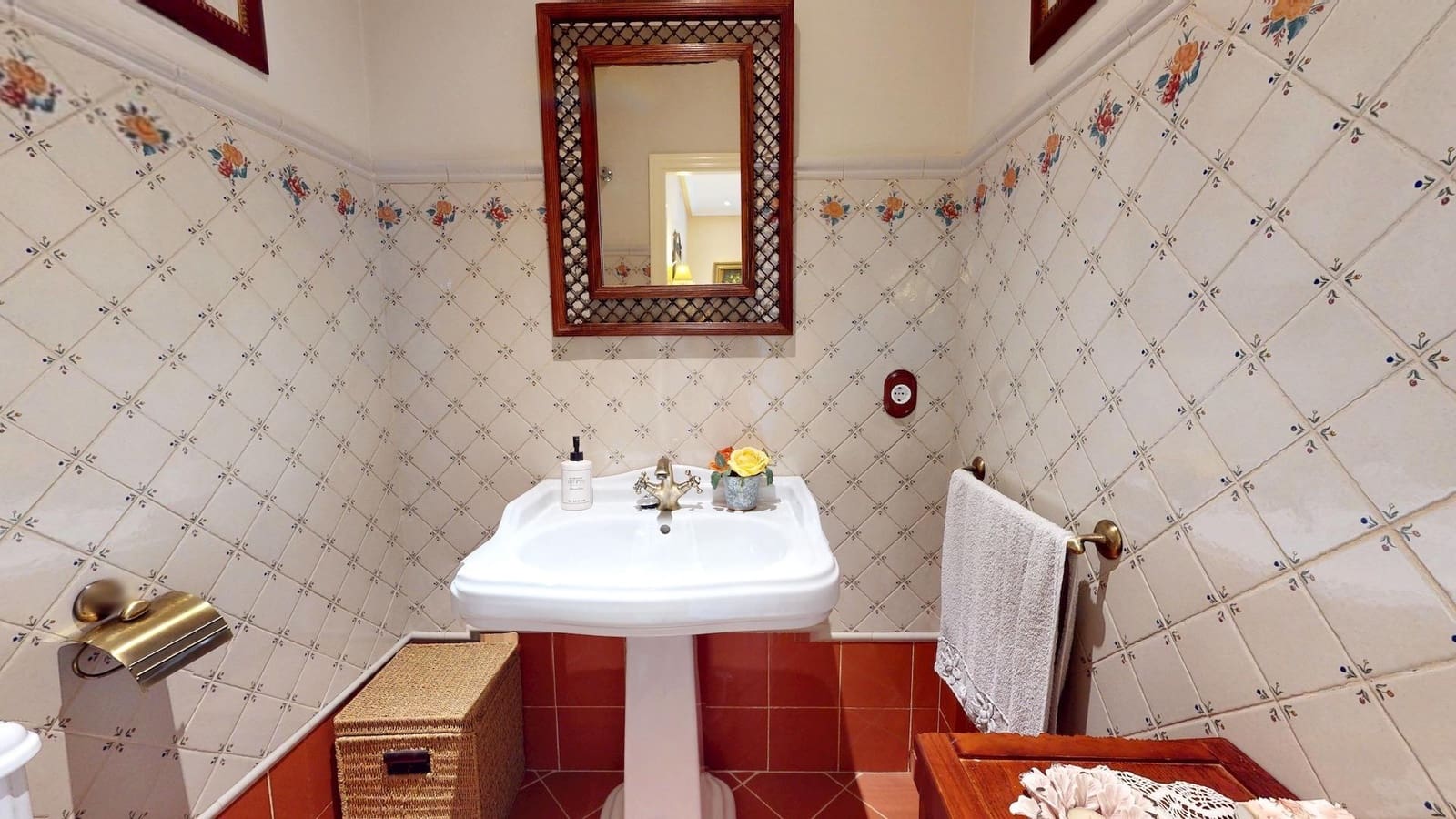 4 bedroom Villa for sale in Cordoba city with garage - € 170,000 (Ref: 9385700)