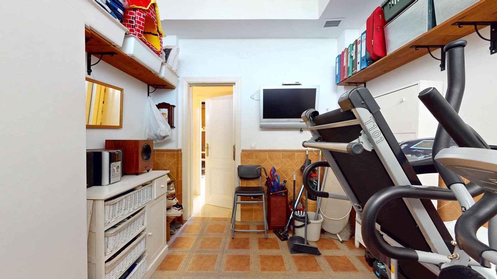 4 bedroom Villa for sale in Cordoba city with garage - € 170,000 (Ref: 9385700)