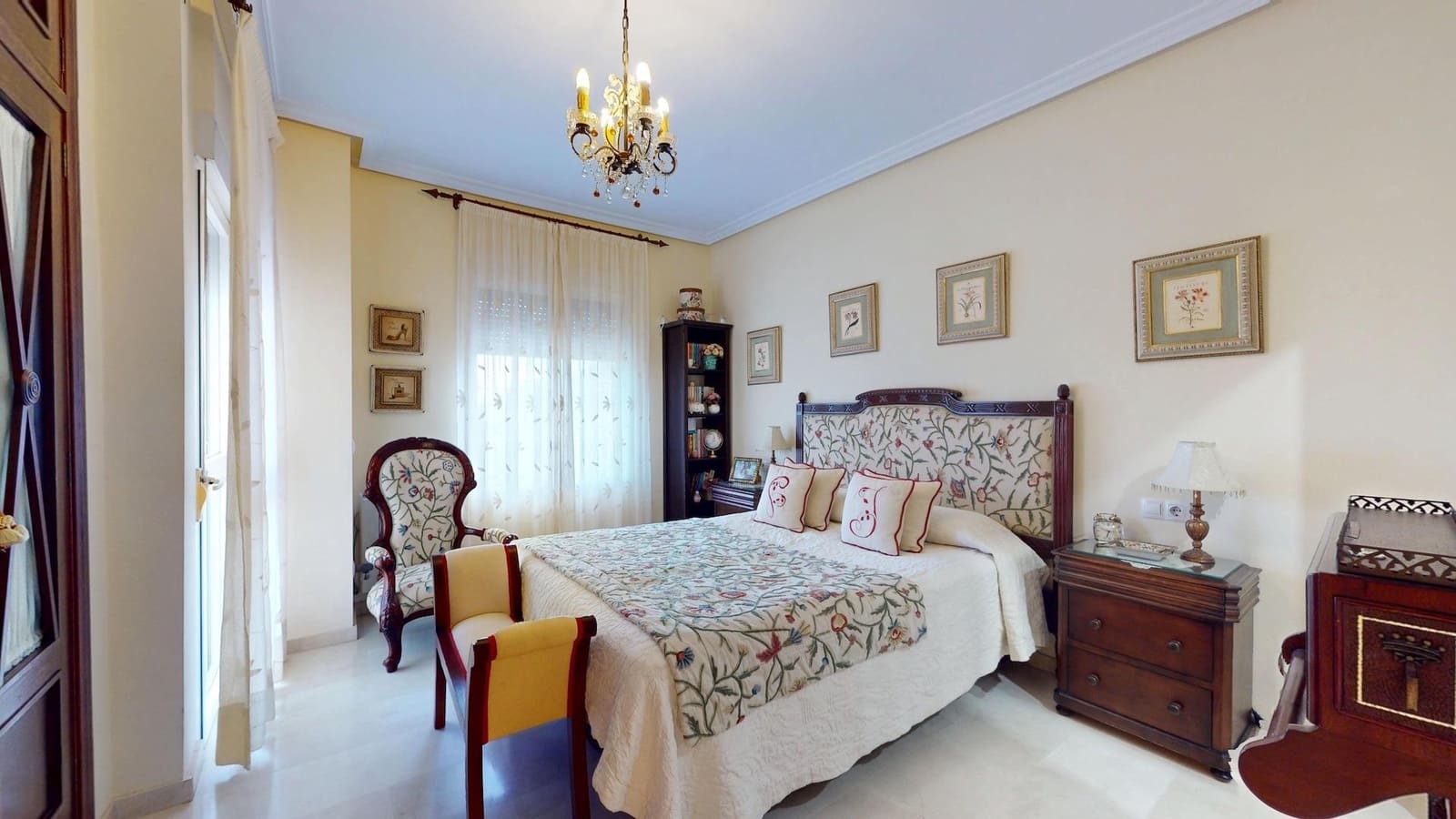 4 bedroom Villa for sale in Cordoba city with garage - € 170,000 (Ref: 9385700)