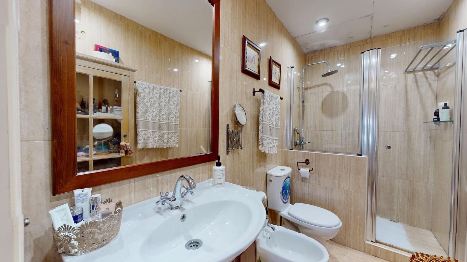 4 bedroom Villa for sale in Cordoba city with garage - € 170,000 (Ref: 9385700)