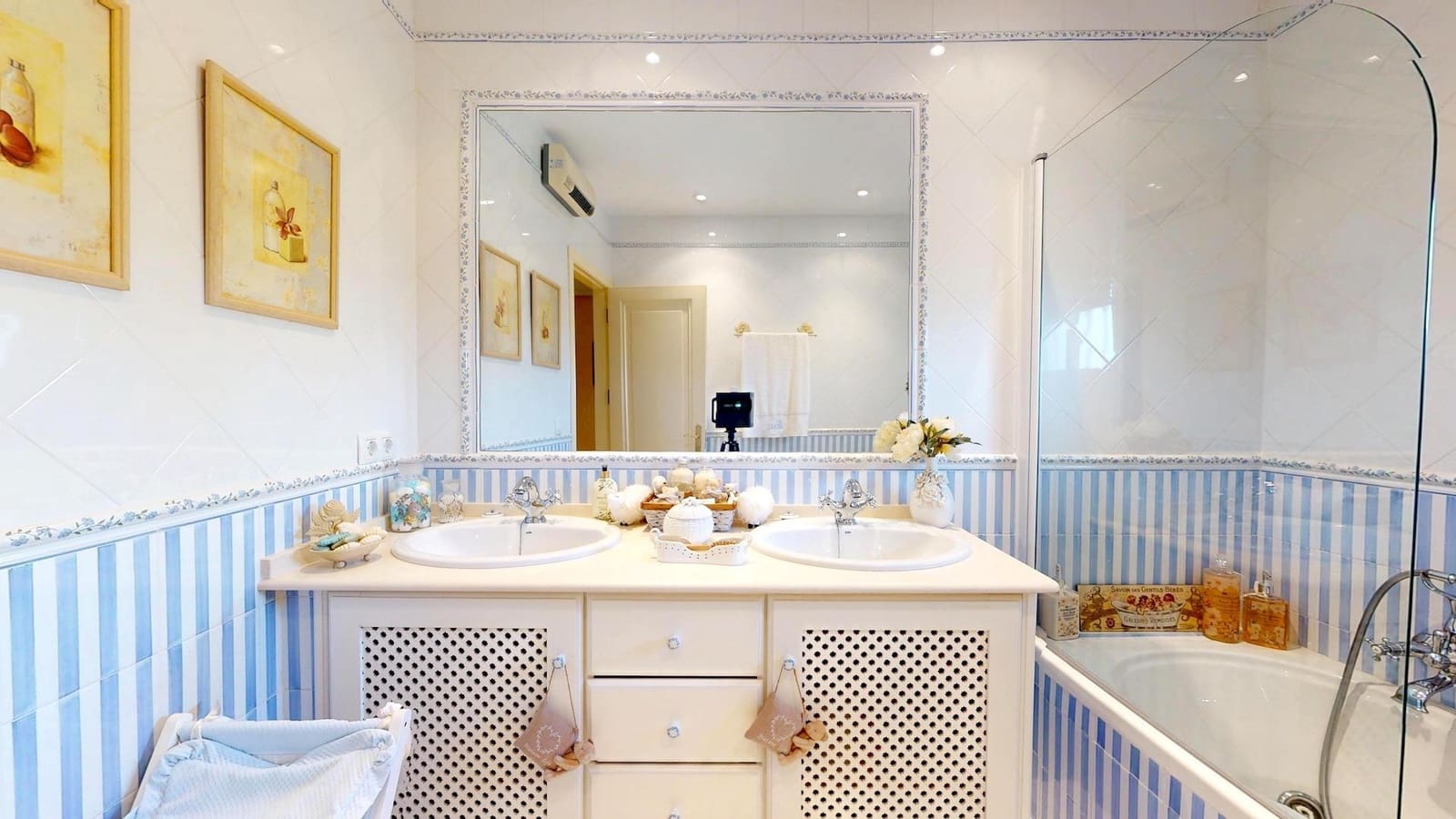 4 bedroom Villa for sale in Cordoba city with garage - € 170,000 (Ref: 9385700)