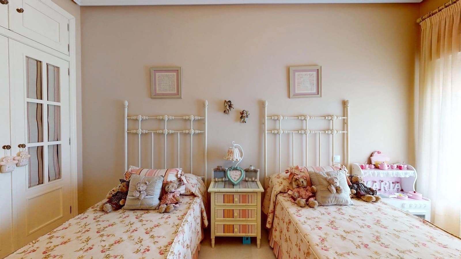 4 bedroom Villa for sale in Cordoba city with garage - € 170,000 (Ref: 9385700)