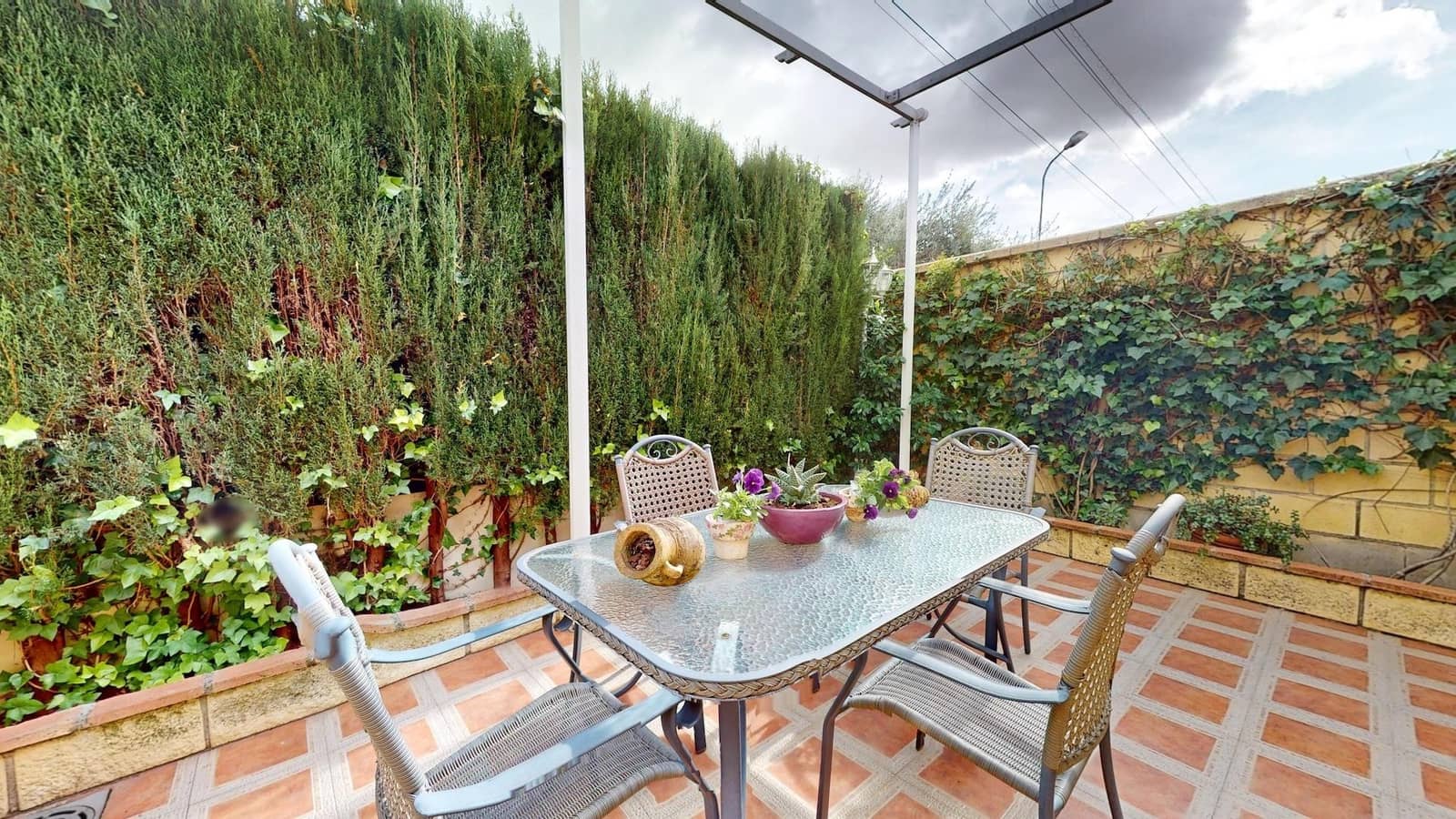 4 bedroom Villa for sale in Cordoba city with garage - € 170,000 (Ref: 9385700)