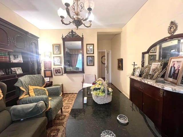 4 soveværelse Lejlighed til salg i Ciudad Jardín, Córdoba by - € 161.000 (Ref: 9396096)