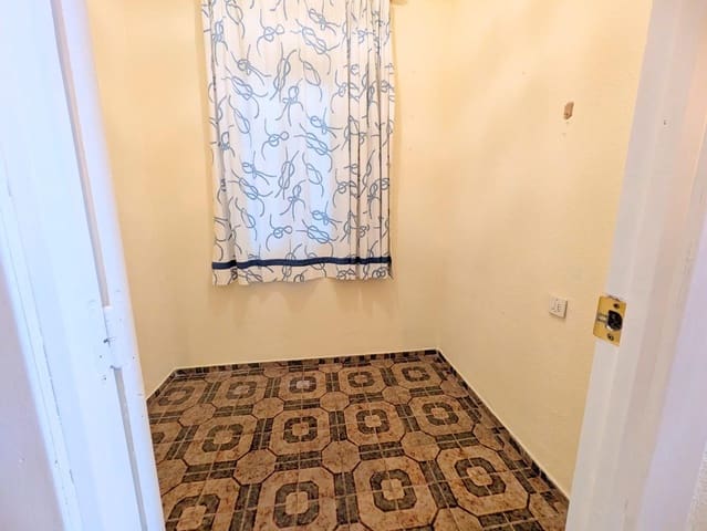 4 soveværelse Lejlighed til salg i Ciudad Jardín, Córdoba by - € 161.000 (Ref: 9396096)