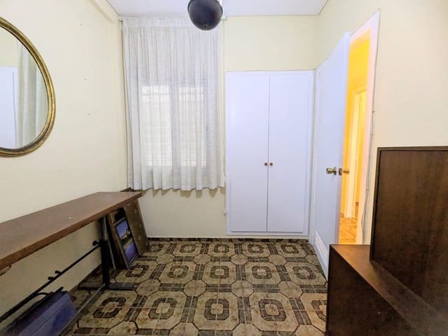 4 soveværelse Lejlighed til salg i Ciudad Jardín, Córdoba by - € 161.000 (Ref: 9396096)