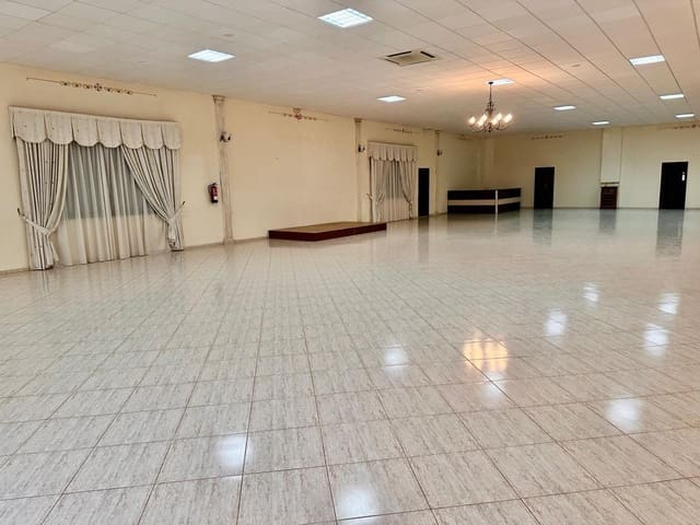 Business for sale in Fuente Obejuna - € 120,000 (Ref: 9398581)