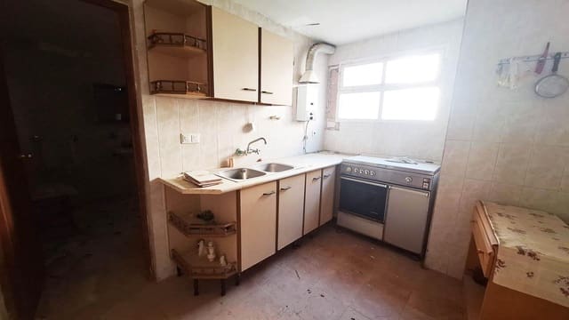 Casa de 4 habitaciones en Fernán Núñez en venta - 79.000 € (Ref: 9398582)