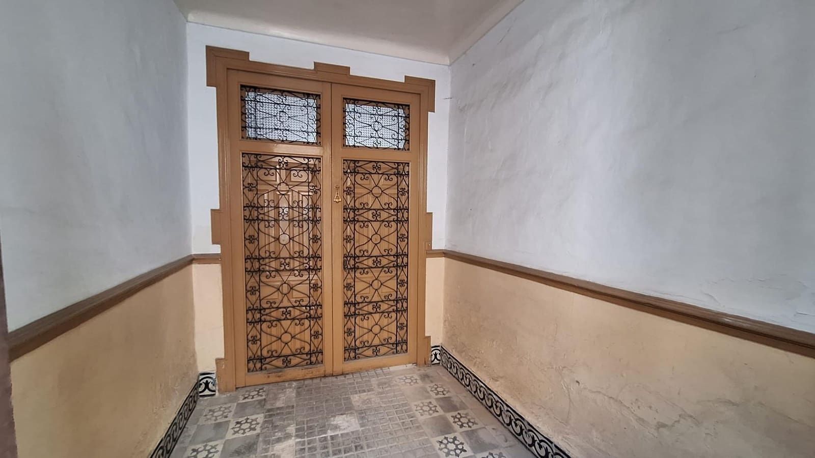 Casa de 4 habitaciones en Fernán Núñez en venta - 79.000 € (Ref: 9398582)