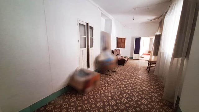 Casa de 4 habitaciones en Fernán Núñez en venta - 79.000 € (Ref: 9398582)