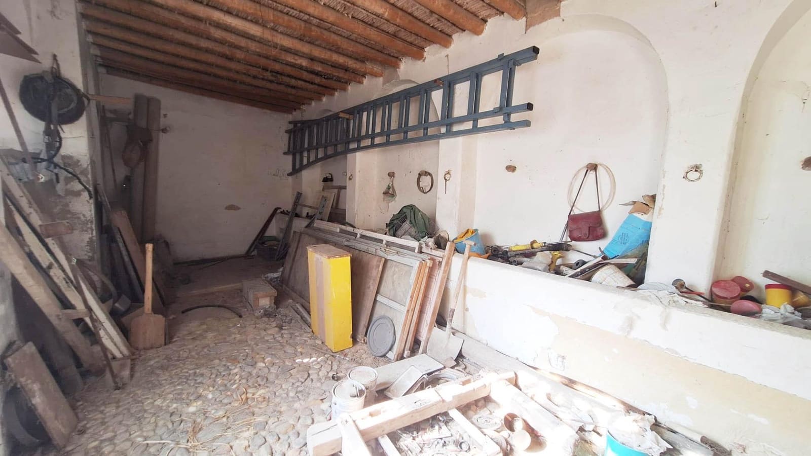 Casa de 4 habitaciones en Fernán Núñez en venta - 79.000 € (Ref: 9398582)