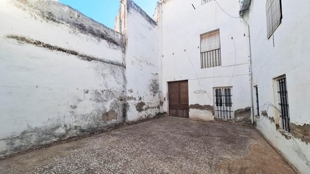 Casa de 4 habitaciones en Fernán Núñez en venta - 79.000 € (Ref: 9398582)