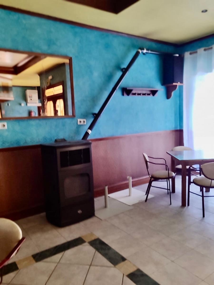 Business for rent in Fuente Obejuna - € 900 (Ref: 9403486)