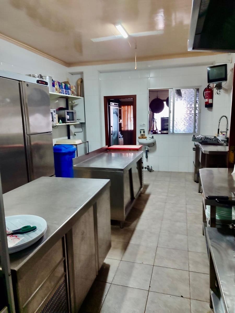 Business for rent in Fuente Obejuna - € 900 (Ref: 9403486)