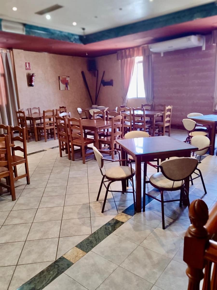 Business for rent in Fuente Obejuna - € 900 (Ref: 9403486)