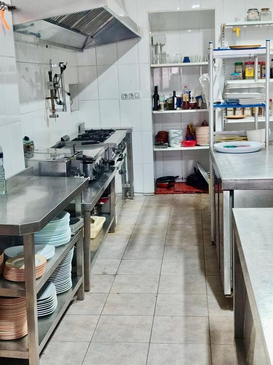 Business for rent in Fuente Obejuna - € 900 (Ref: 9403486)